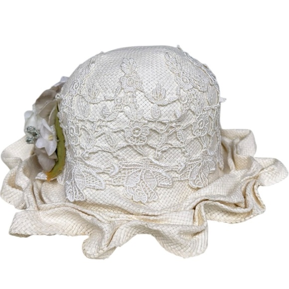 Elegant Vintage Cream Straw Hat with Floral Accent, One Size - Picture 3 of 7